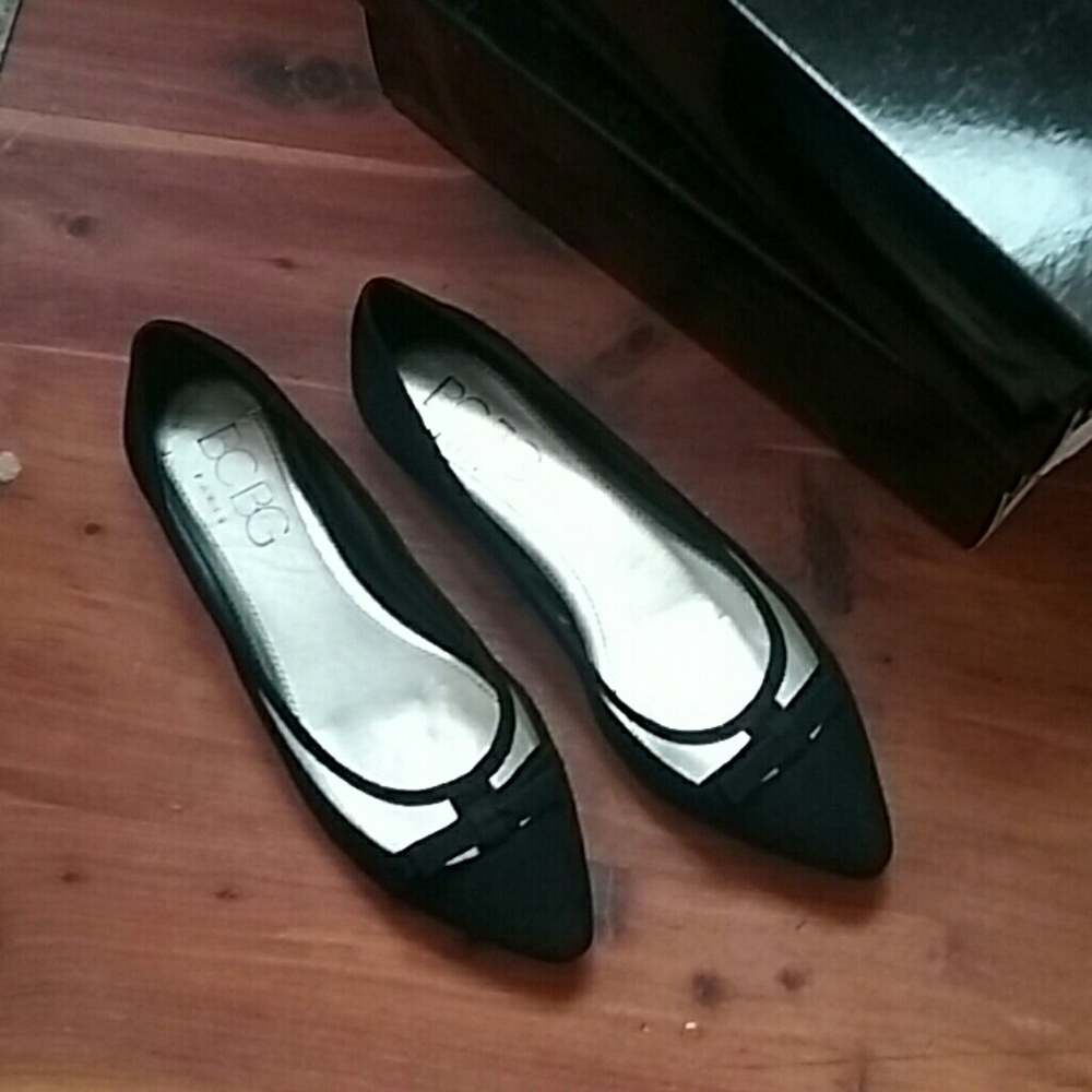 BCBG Paris black zarine flats new in box